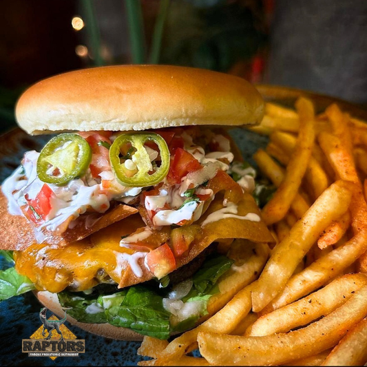 2 Burgers T-Rex o Spinosaurus + 6 Alitas con 2 Salsas + 2 Sodas por $25 en Raptors