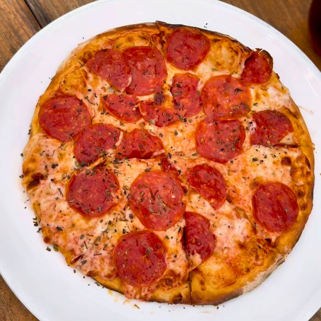Pizza de 10" + Lasaña Gratinada de Carne o Pollo + Bruschetta Romana + 2 Té Fríos por $11 en Pizzería Mi Casita