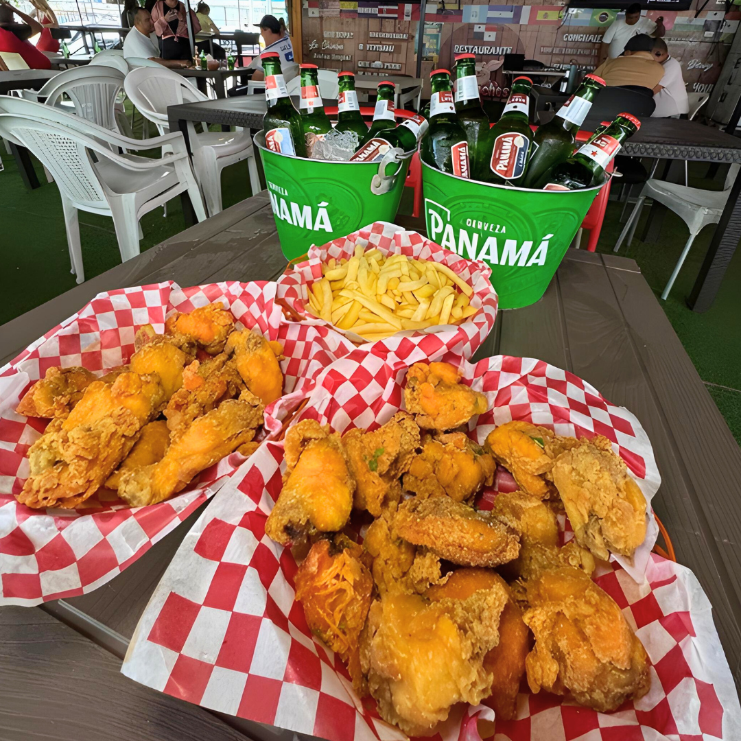 30 Alitas + Canasta de Papas Fritas + 2 Cubetazos de Cerveza Panamá por $20 en Changchos Sport Bar