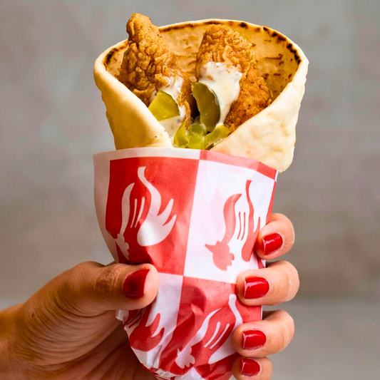 Combo Nashville Chicken Gyro + Soda + Doxi Crunch Sundae por $8.95 en Doxi's Chicken Fingers