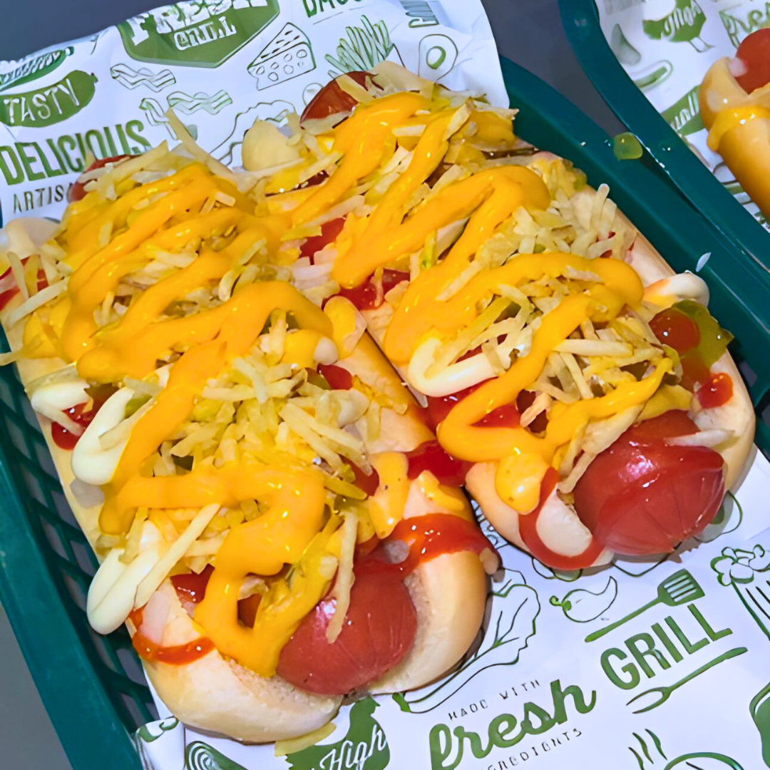 Todos Los Hotdogs Que Te Puedas Comer + 2 Copas de Sangría para 2 Personas por $15 en The Fresh Grill