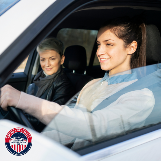 Curso de Manejo Completo de 6 Días + Certificación Avalada por la ATTT + Examen Médico y Material de Estudio por $160 en American Driver Center