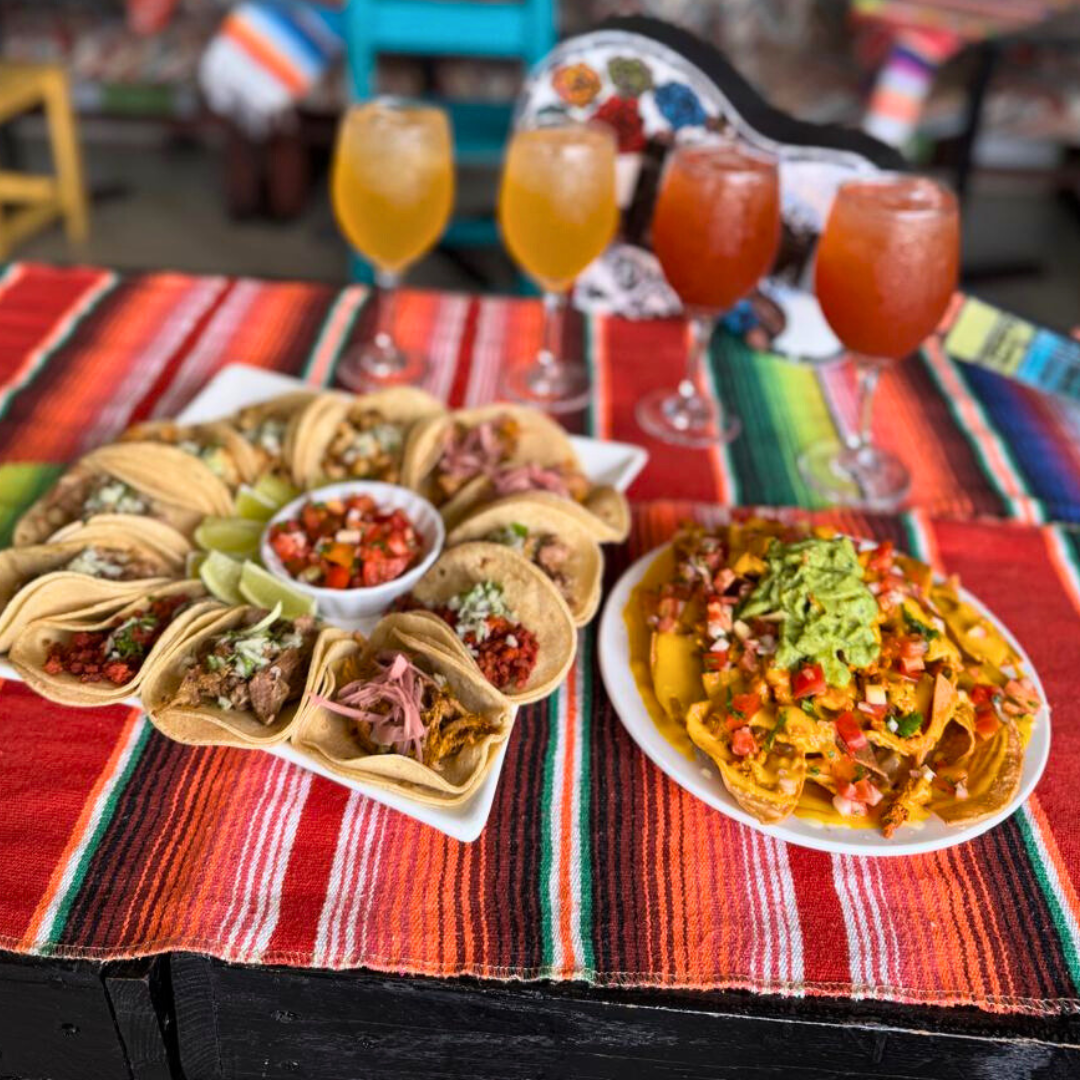 Bandeja de 12 Tacos Mixtos + Orden de Nachos Medianos + 4 Jugos por $20 en La Mexicana Grill & Taquería