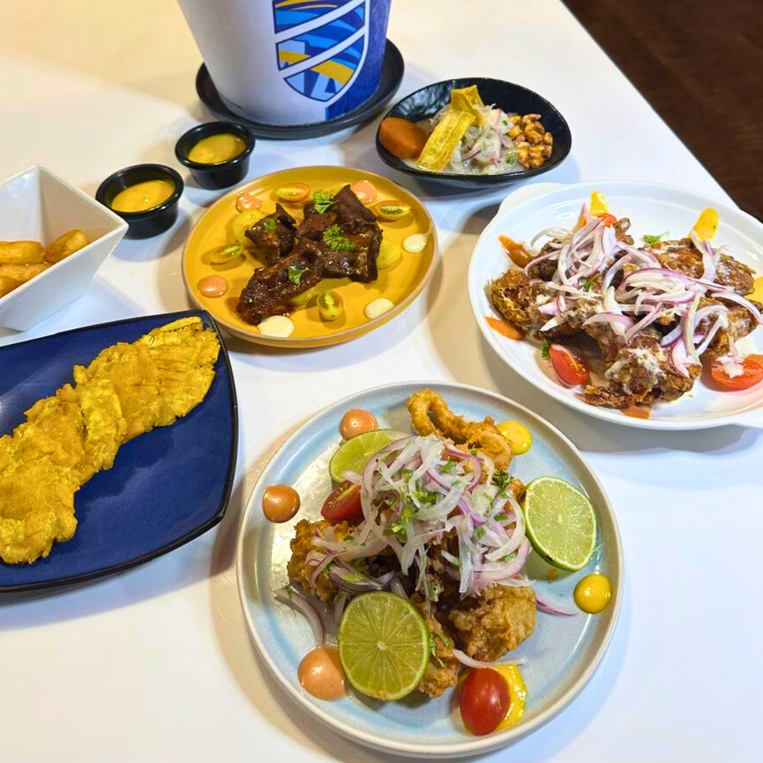 4 Picadas Peruanas + 2 Acompañamientos + 1 Cubetazo de Panamá por $25 en Ají Carajo