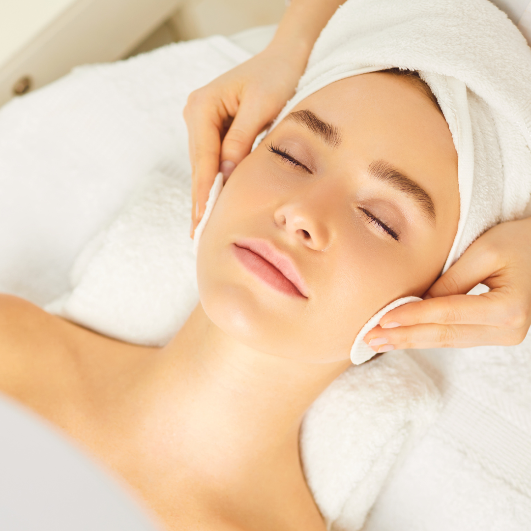 Tratamiento de Limpieza Facial Profunda con Microdermoabrasión y Peeling Ultrasónico por $20 en Ragazzi Barbiere