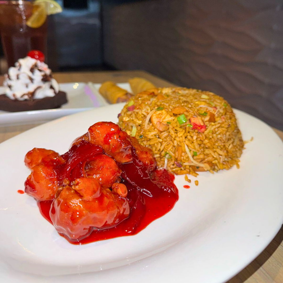 2 Platos Fuertes + Entrada para compartir + 2 Té Fríos + Brownie con Helado por $25 en Azumi
