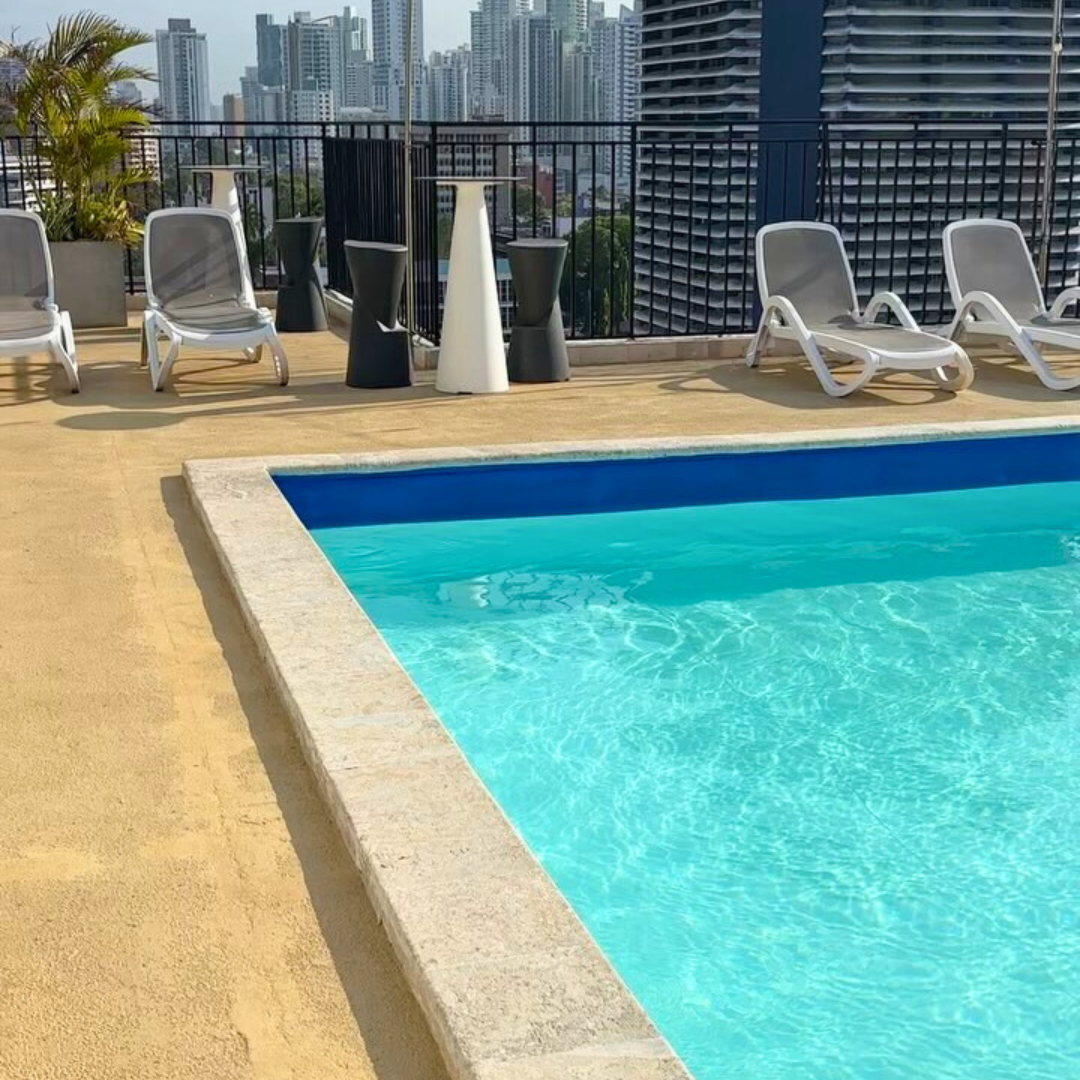 Pasadía para 2 personas + 2 hamburguesas + 2 Bebidas por $30 en el Hotel Faranda Express Soloy and Casino