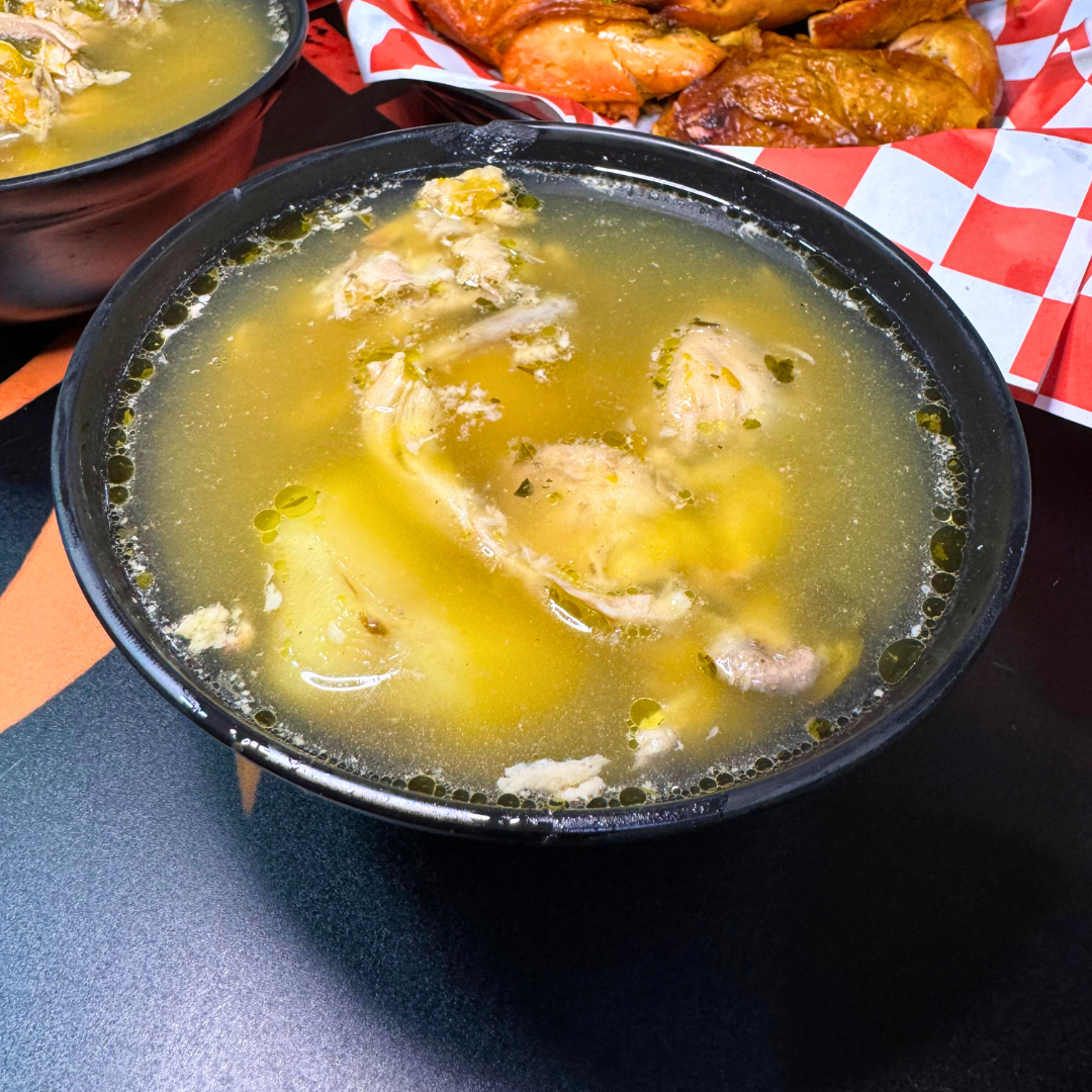 Combo Familiar con Pollo Entero + 4 Sancochos + Patacones y Más por solo $15 en Miguel Grill!
