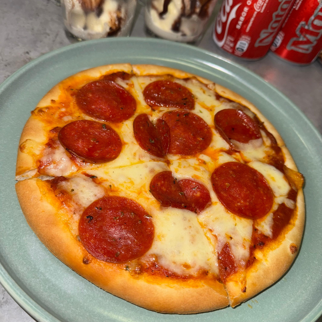 2 Pizzas Personales + 2 Sodas o Refrescos + 2 Helados por $13 en Valenti's Pizzeria y Restaurante