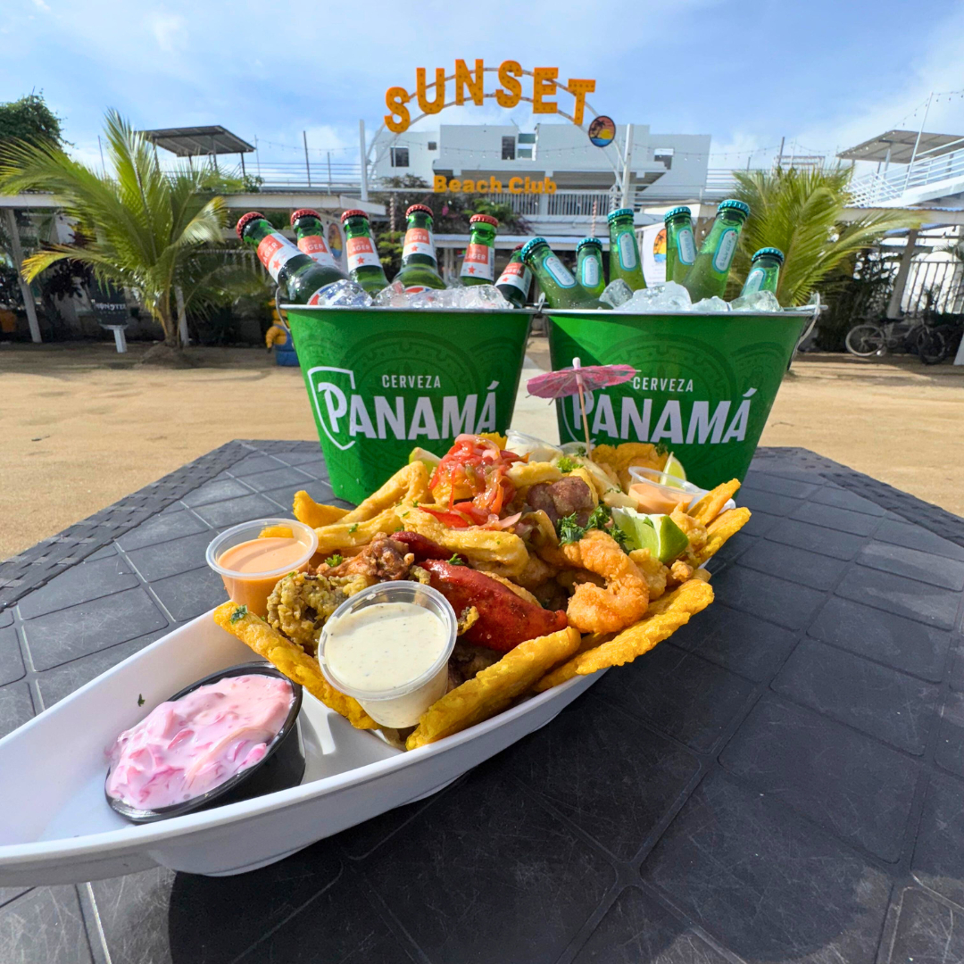 Picada Mar y Tierra en Barco + 2 Cubetazos de Heineken Silver por $22 en Sunset Beach Club