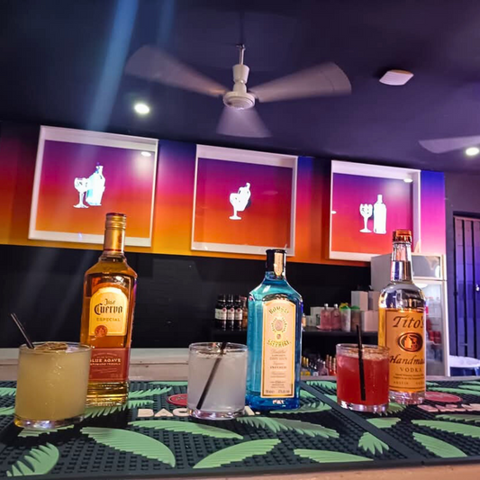 Open Cócteles por 2 Horas para 2 Personas por $10 en Drink Stop