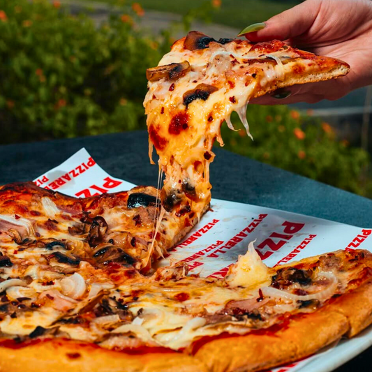 2 Pizzas Clásicas o Premium + 2 Bebidas desde $12 en Pizzarella Vía Israel