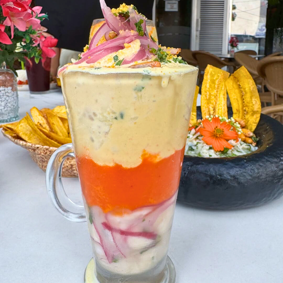 2 Ceviches 3 Tonos Grandes + 2 Bebidas u Opción con Cubetazo Nacional desde $20 en La Cevichería
