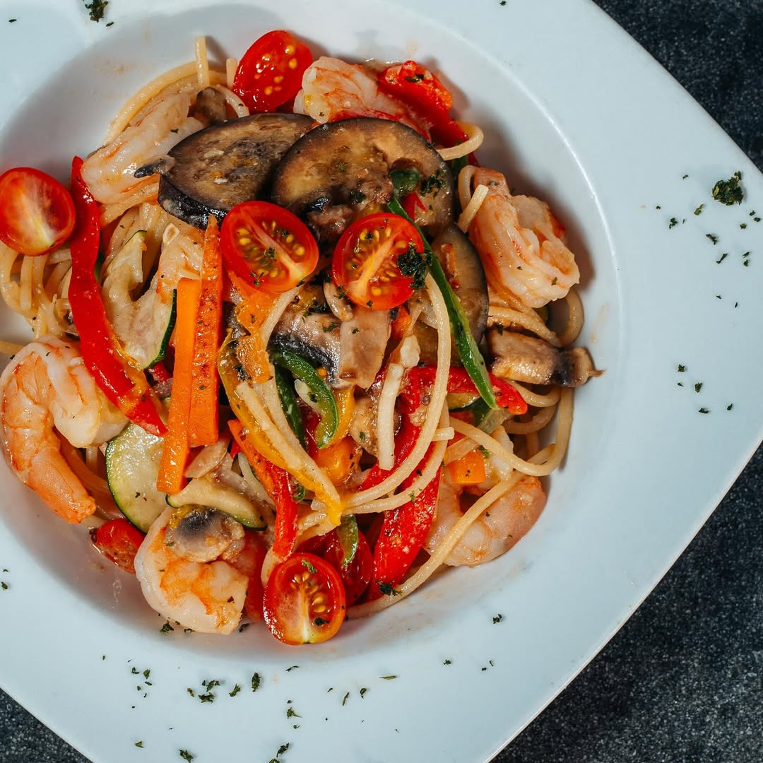 Paga $12 y disfruta $20 en el menú de comidas y bebidas en Pizzarella Clayton