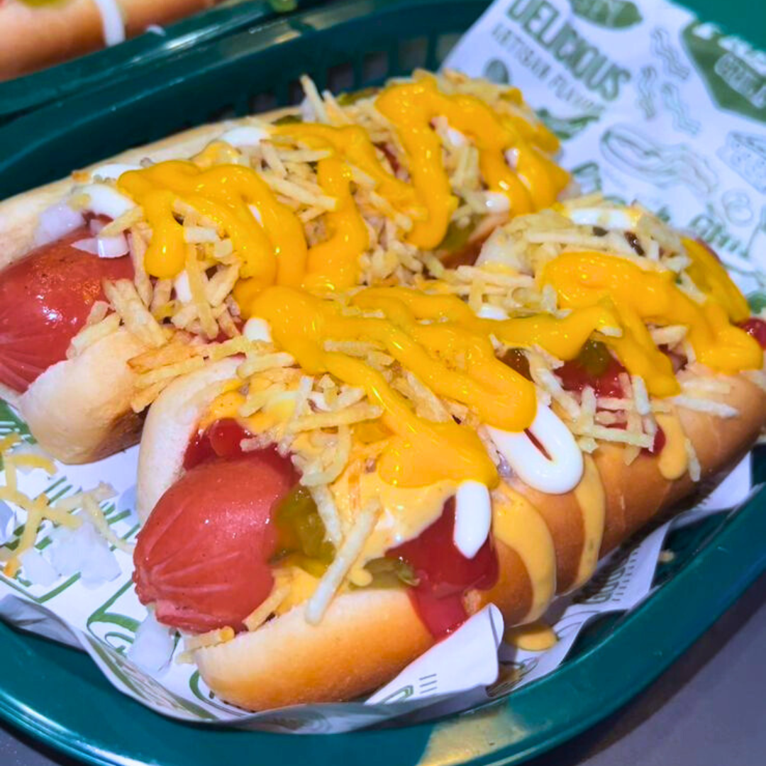 Todos Los Hotdogs Que Te Puedas Comer + 2 Copas de Sangría para 2 Personas por $15 en The Fresh Grill