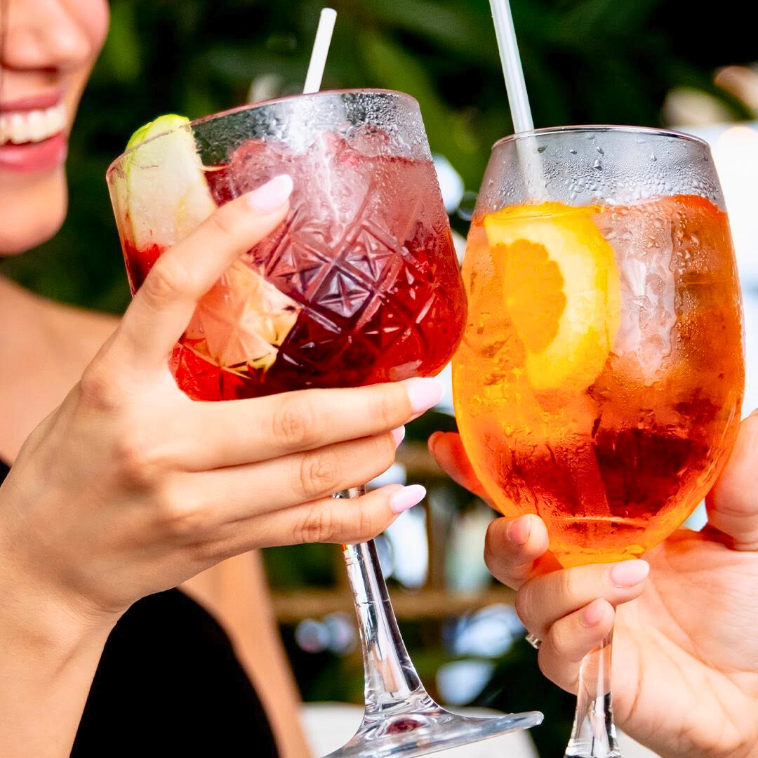 Open Bar y Sangría + Orden de Wings para 2 personas por $15 en Social Kitchen & Bar