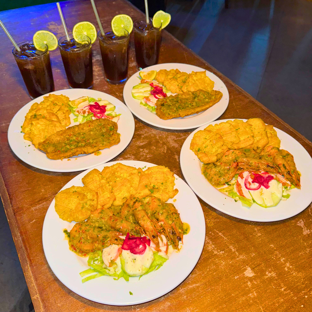 2 Platos de Langostinos + 2 Platos de Filete + 4 Limonadas por solo $30 en Atlantis