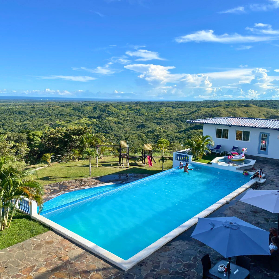 Pasadía para 2 personas + Picada Mixta Para Compartir + 2 Bebidas por $15 en Hotel Eclipse Chame