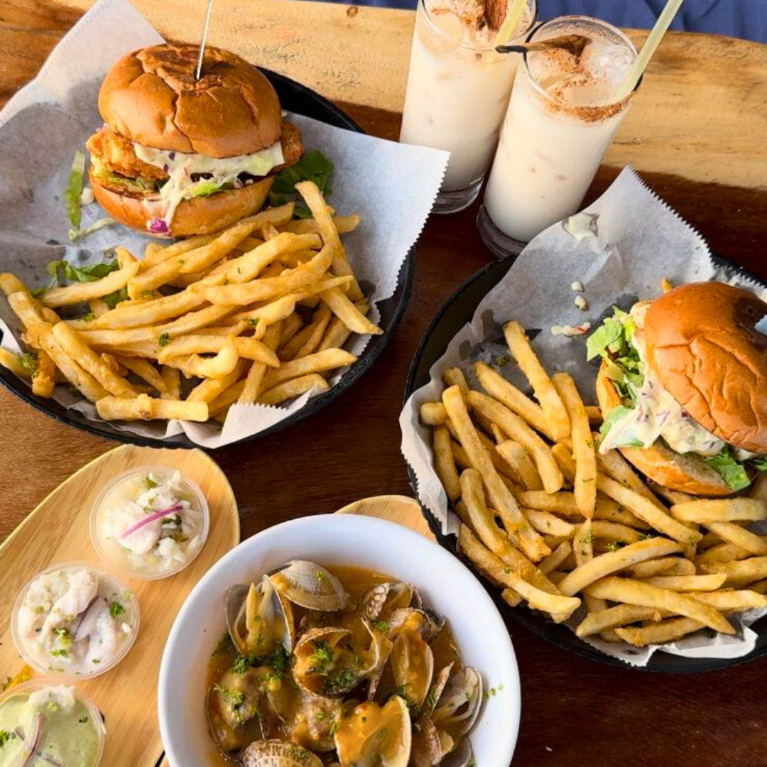 2 Burger's de Pescado + 1 Entrada de Almejas o Trio de ceviche + 2 Cocteles por $20 en Praia Veracruz