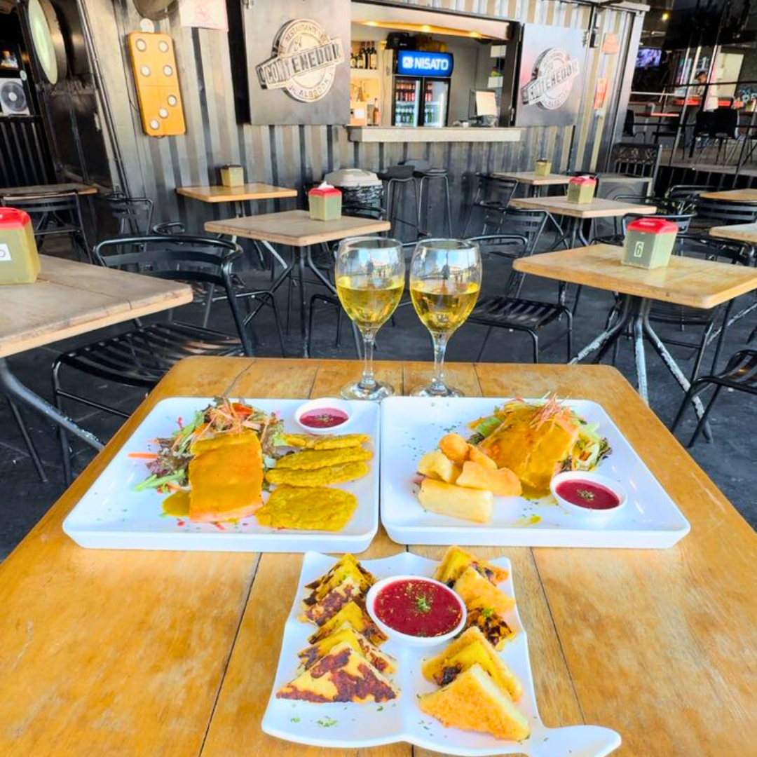 2 Platos Completos de Salmón + 1 Entrada de Quesos de la Casa en Salsa Especial + 2 Copas de Vino por $20 en El Contenedor