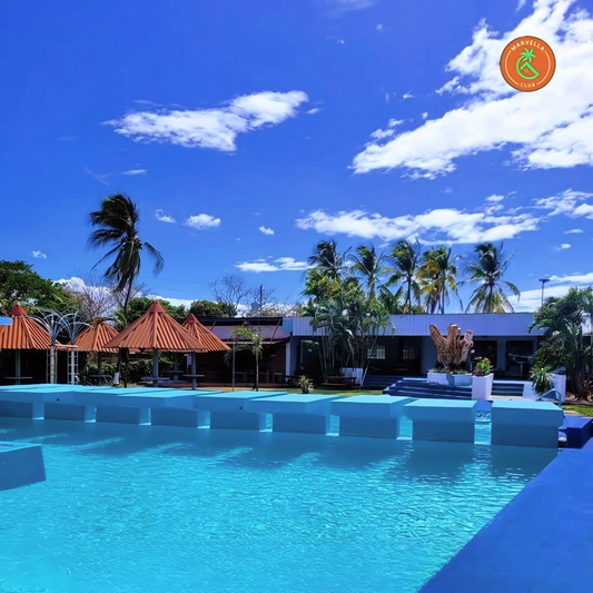 Fiestas Patrias 🇵🇦: Pasadía con Piscina para 2 Adultos y 1 niño + 2 Almuerzos del día + 2 Bebidas por $25 en Marvella Club Gorgona