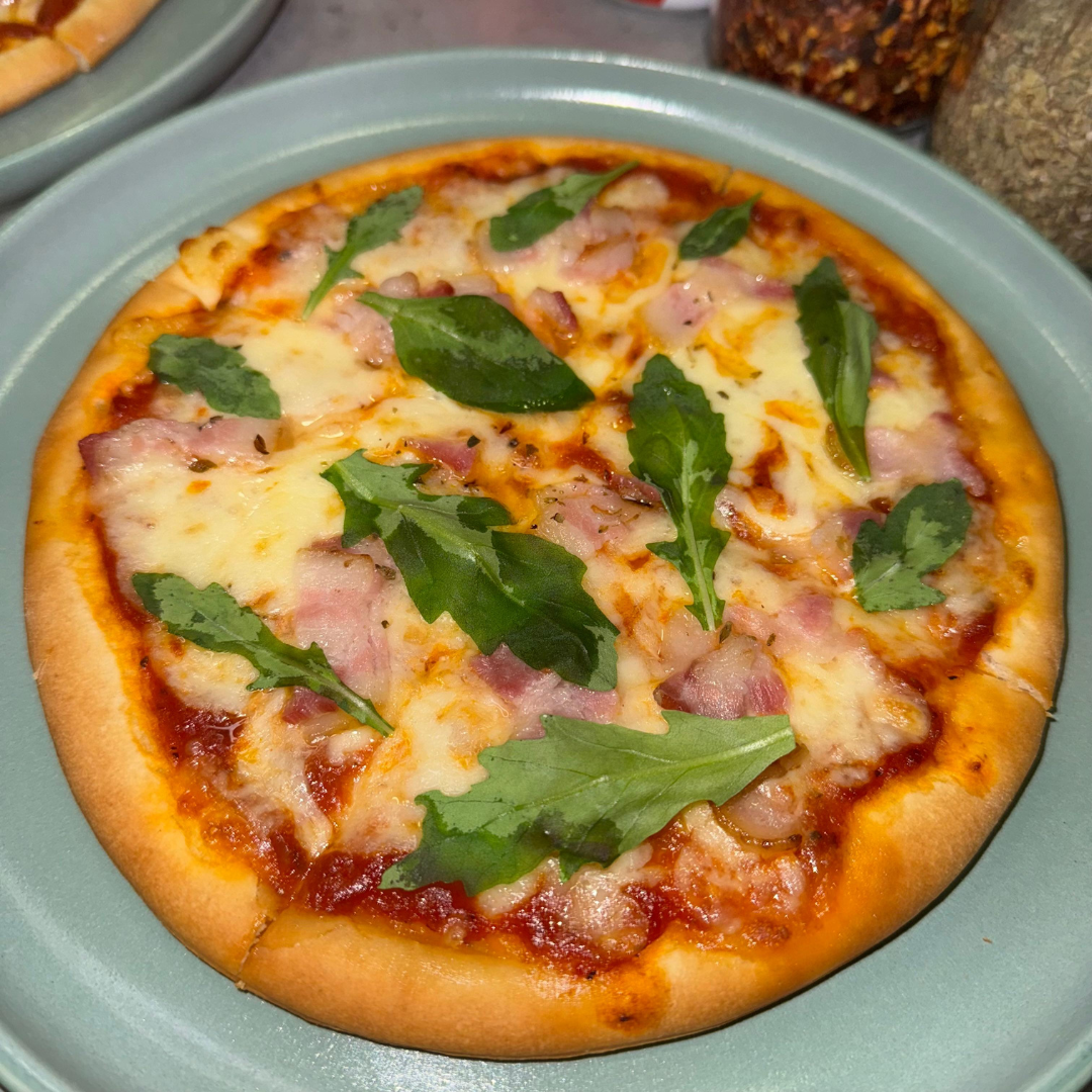 2 Pizzas Personales + 2 Sodas o Refrescos + 2 Helados por $13 en Valenti's Pizzeria y Restaurante