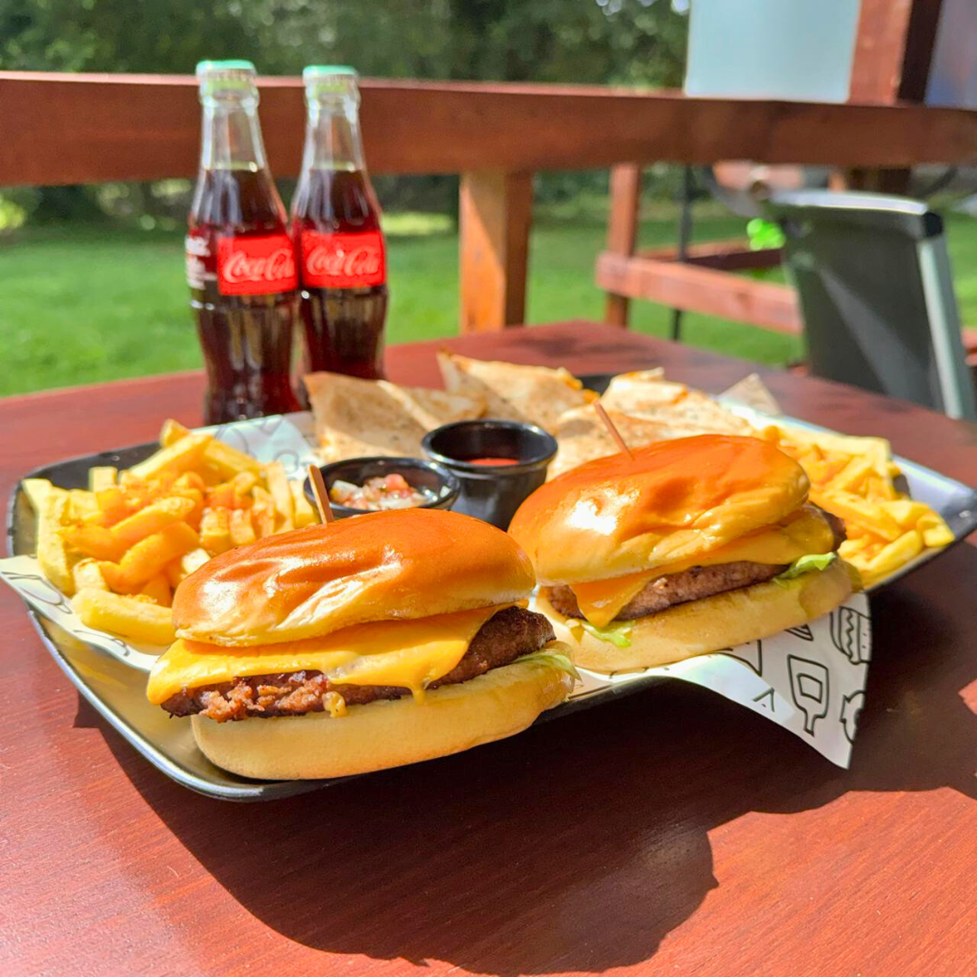 ¡2 Burgers Bokattos + Papas + Quesadillas + 2 Sodas por solo $9 en Bokattos!