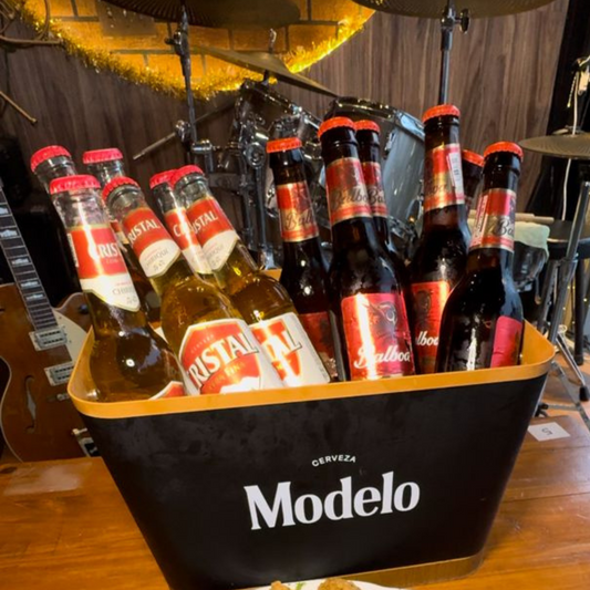 2 Burgers Ostinato + Entrada de Wings + Mega Cubetazo de 12 Cervezas Nacionales por $20 en Ostinato Pub