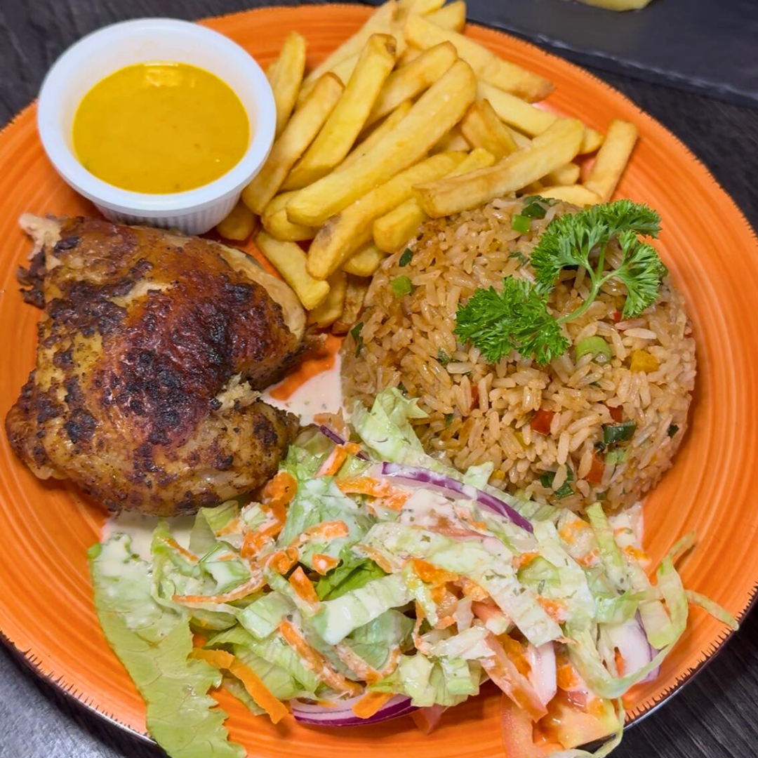 Menú para 2 con Anticuchos + Mostrico o Filete de Pescado + 2 Sodas por solo $15 en Ají Carajo