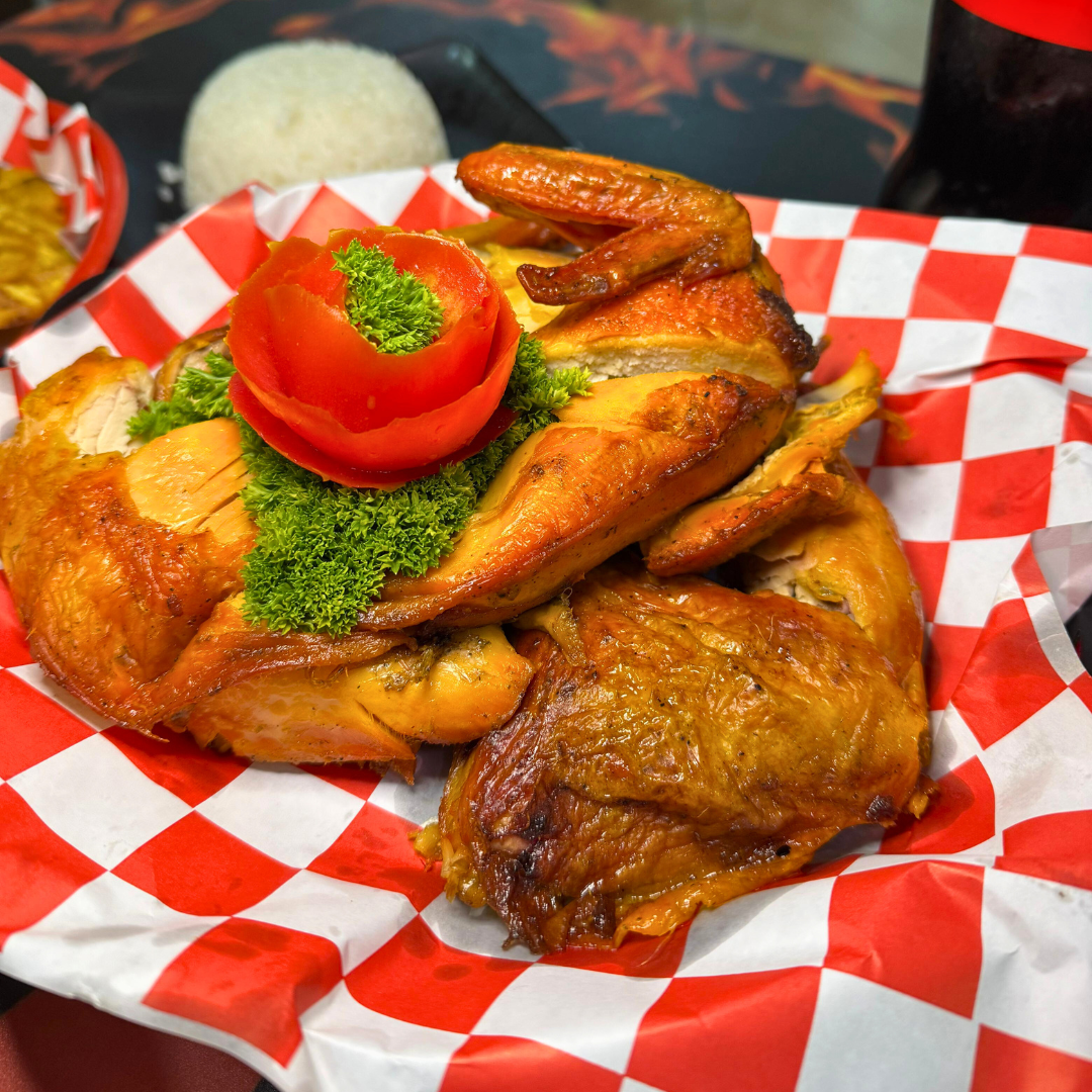 Combo Familiar con Pollo Entero + 4 Sancochos + Patacones y Más por solo $15 en Miguel Grill!