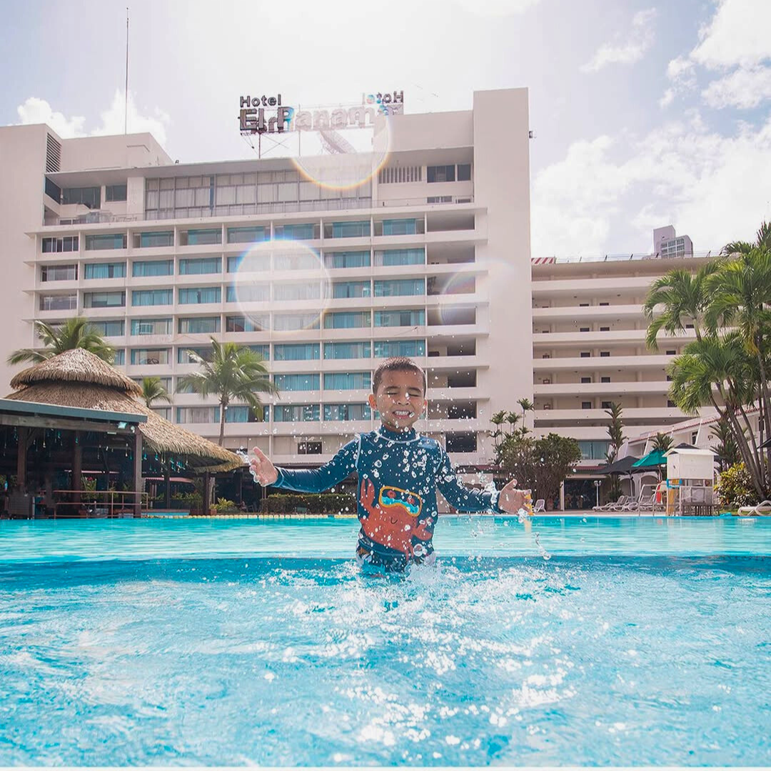 Pasadía para 2 Adultos y 2 Niños con Habitación + Combo Club Sándwich por $79 en Hotel El Panamá