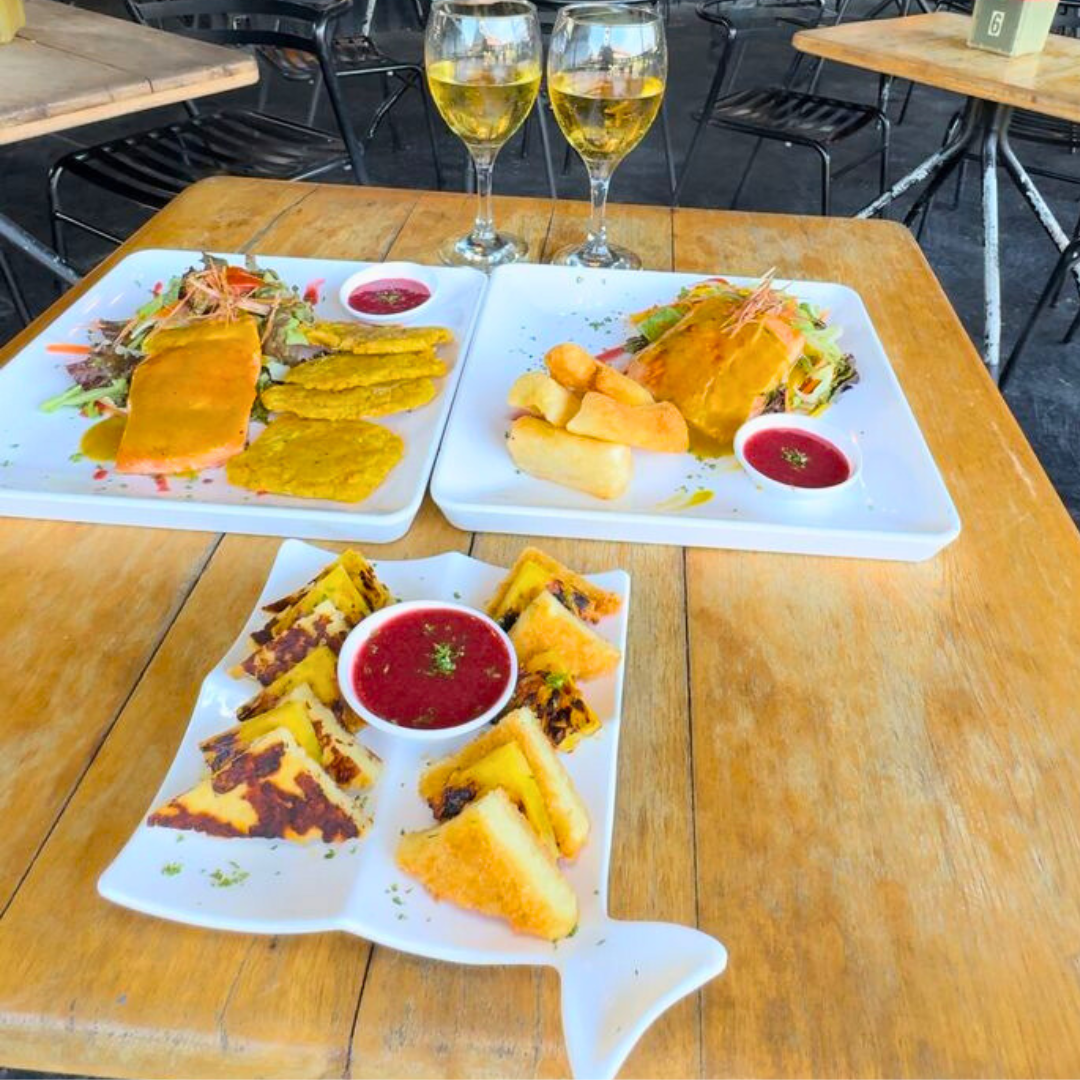 2 Platos Completos de Salmón + 1 Entrada de Quesos de la Casa en Salsa Especial + 2 Copas de Vino por $20 en El Contenedor