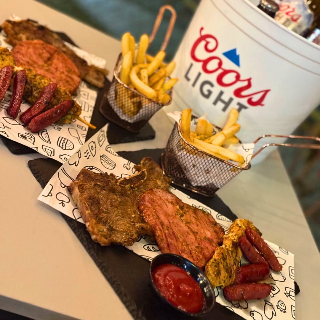 2 Parrilladas Mixtas + Cubetazo de Cervezas Nacionales o Sodas por $18 en 4ToGo Grill & More