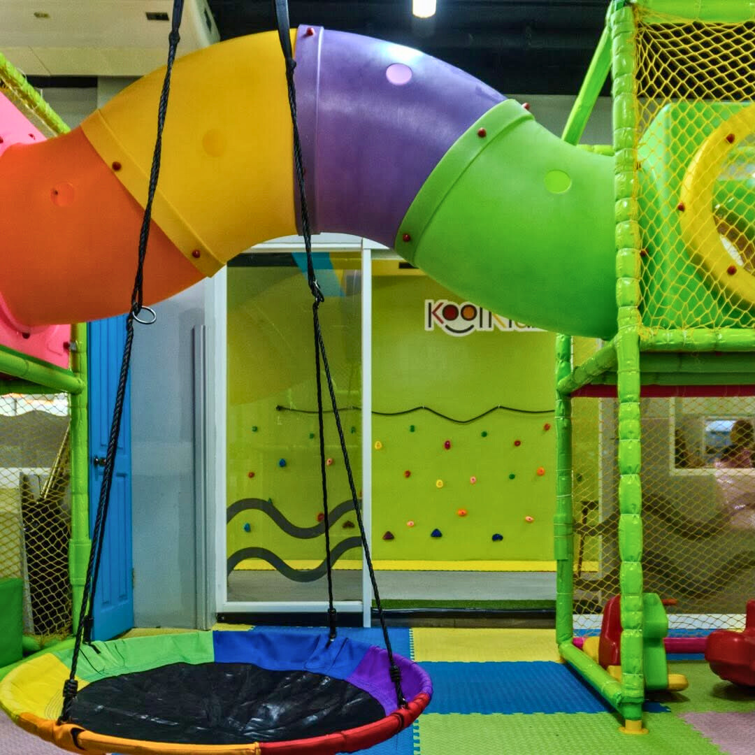 Juega Sin Límite de Horas + 2 Snacks para 2 Niños por $12 en Kool Kidz