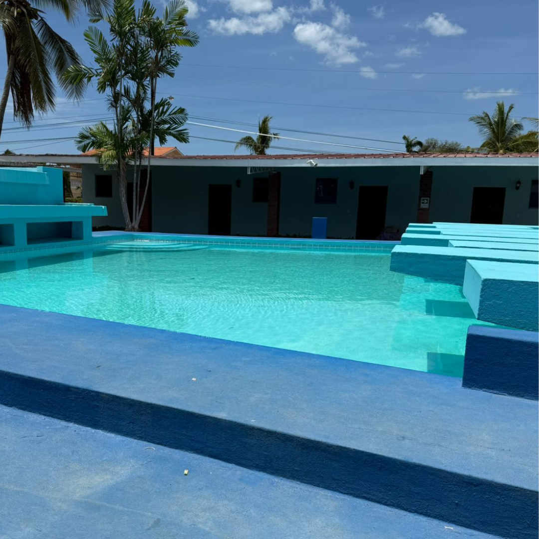 Fiestas Patrias 🇵🇦: Pasadía con Piscina para 2 Adultos y 1 niño + 2 Almuerzos del día + 2 Bebidas desde $12 en Marvella Club Gorgona