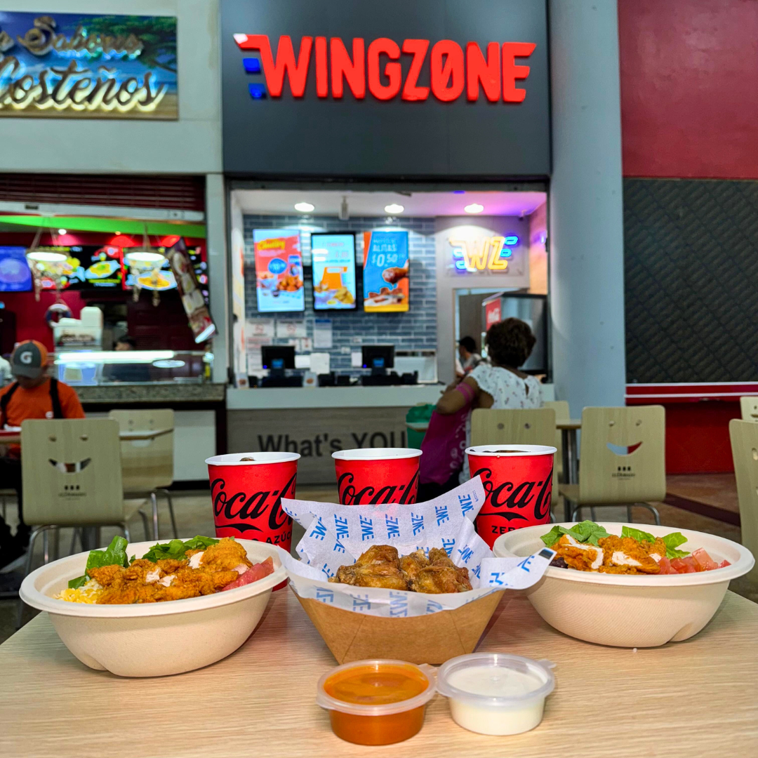 ¡El combo que lo tiene TODO! 2 Bowls, 10 Alitas y 3 Sodas Refill por solo $20 en Wing Zone