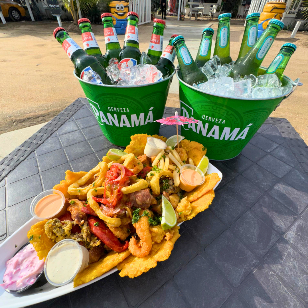 Picada Mar y Tierra en Barco + 2 Cubetazos de Heineken Silver por $22 en Sunset Beach Club