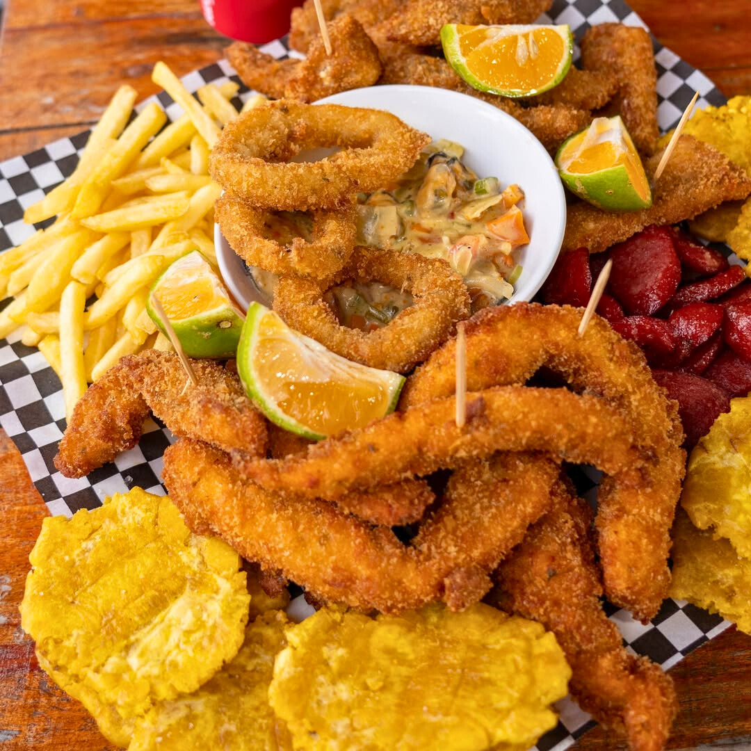 Picada Mar y Tierra + 2 Sodas por $15 en Locura Marina Pty