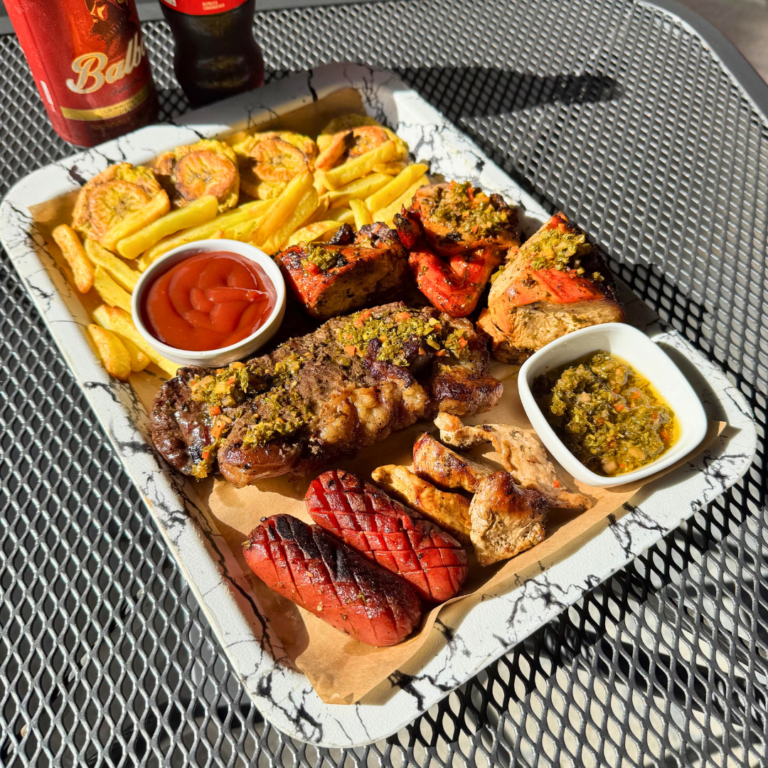 Parrillada de Carnes Mixtas + 2 Bebidas por $10 en El Chuzo