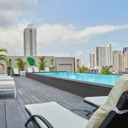 Pasadía con Piscina + Combo de Alitas y Cubetazo de Cervezas para 2 personas por $45 en Gran Evenia Panamá Hotel