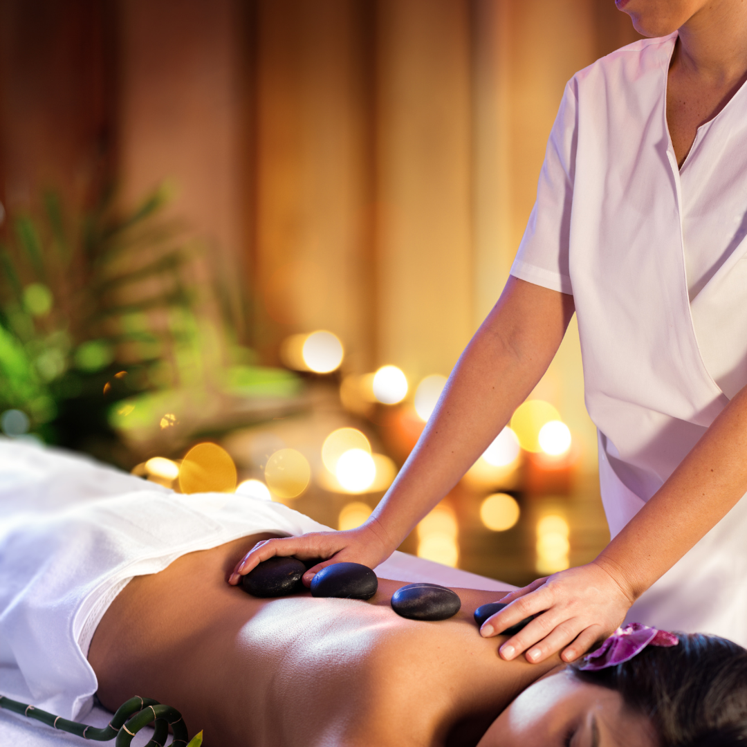 Regálate Bienestar con Ritual Renacer: Masaje Relajante + Facial + Piedras Calientes por $25 en Om Spa