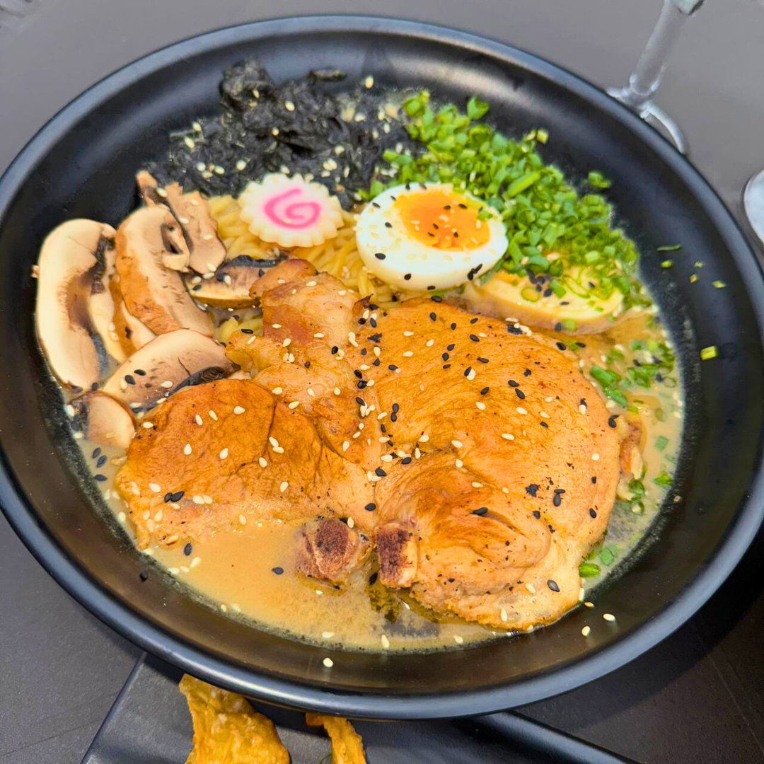 2 Sopas Ramen de Puerco o Pollo + Entrada + 2 Bebidas por $14 en Sushi Street