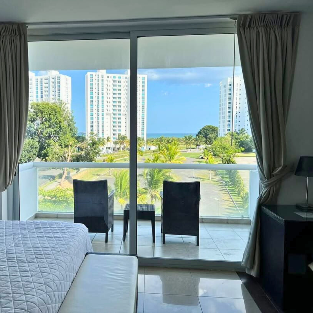 Estadía de 1 o 2 Noches en Playa Blanca Town Center Suites para hasta 4 Personas desde $99 en Beach Houses