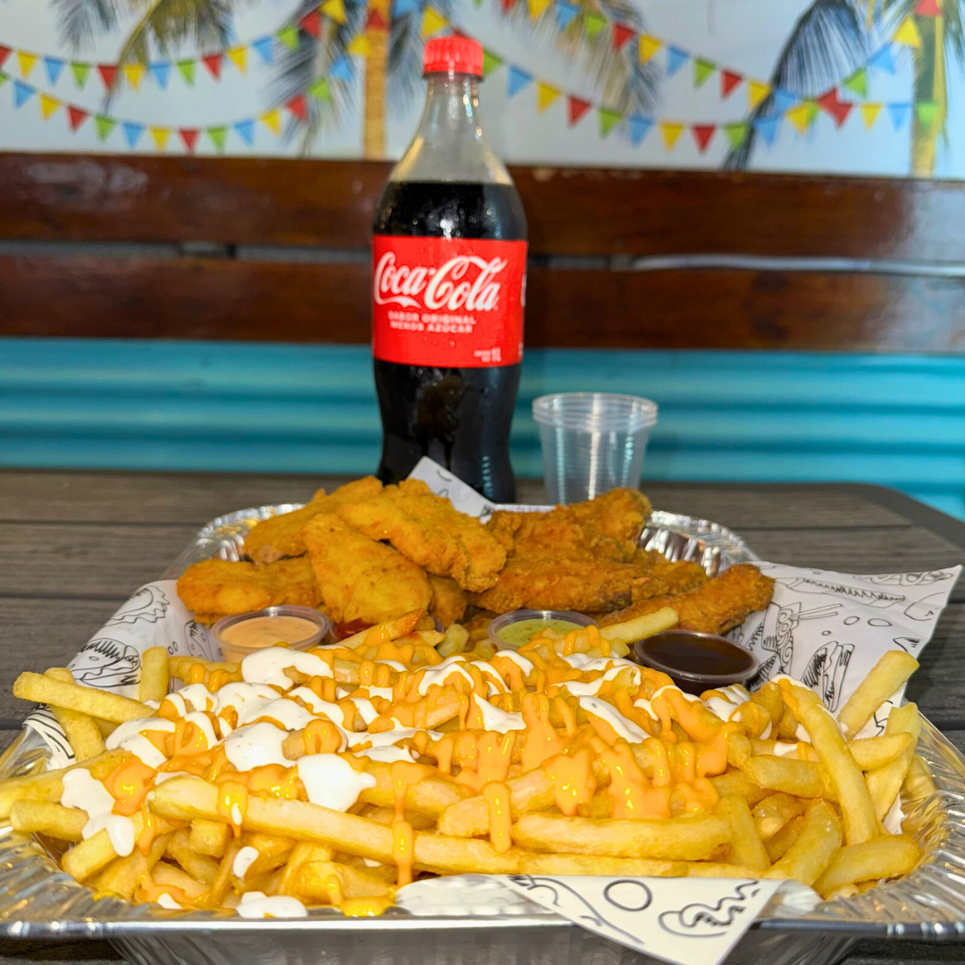 Bandeja de 20 alitas o boneless + Papas Fritas bañadas en Queso Cheddar + 4 Salsas a Eligir + Litro de Soda por $16 en Wild Wings PTY