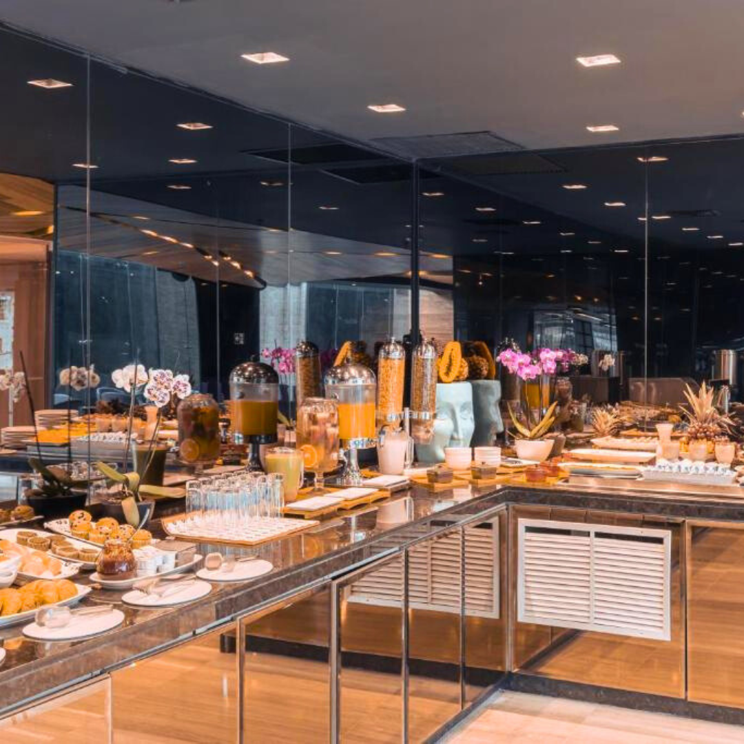 Desayuno Buffet para 2 Adultos + 2 Niños durante todos los días por $38 en Hotel Exe Oriental