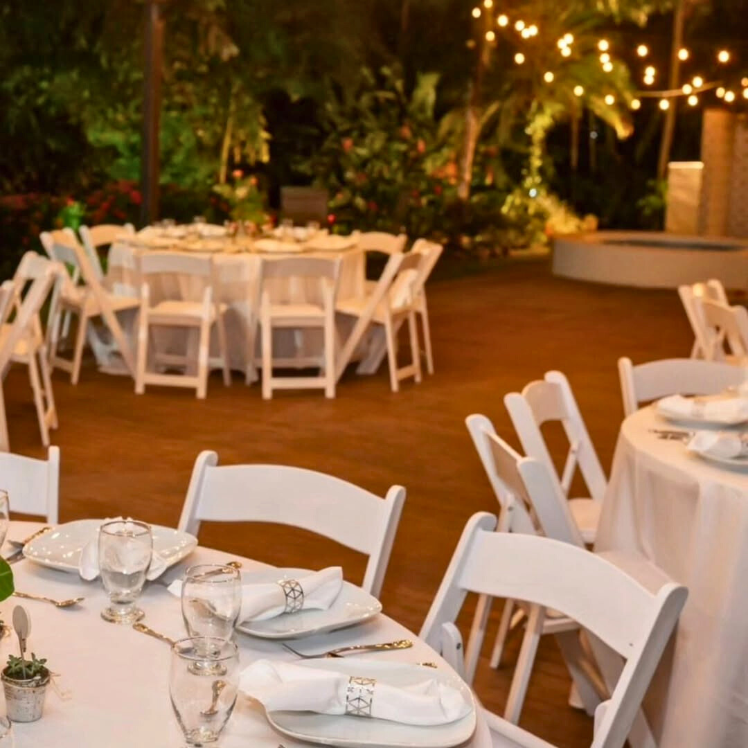 Cena de Año Nuevo con Buffet + Open Soft Drinks por solo $36 en Hotel Albrook Inn