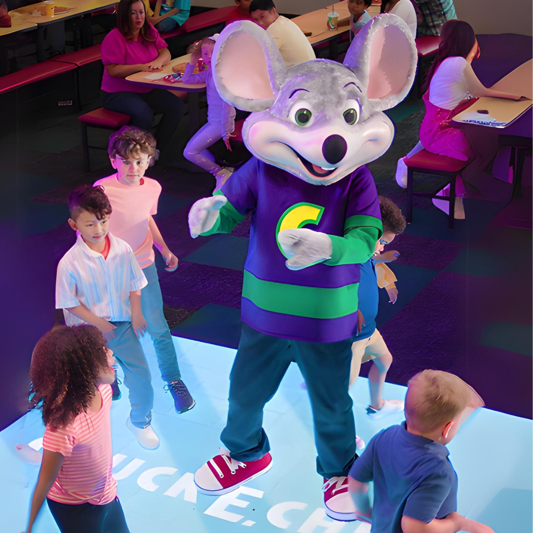Paga $15 y Recibe 50 Tokens + 1 Pizza Regular + 50 tickets de regalo en Chuck E. Cheese's de Centennial Mall