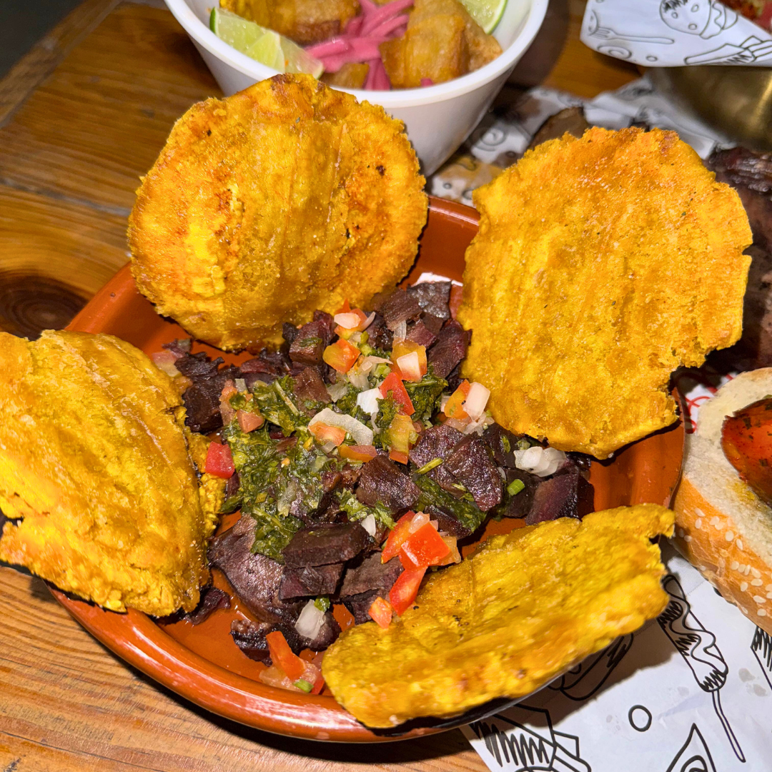 6 Platos de Carnes Ahumadas para Compartir + 4 Cervezas o Sodas por $30 en Mr. Meats