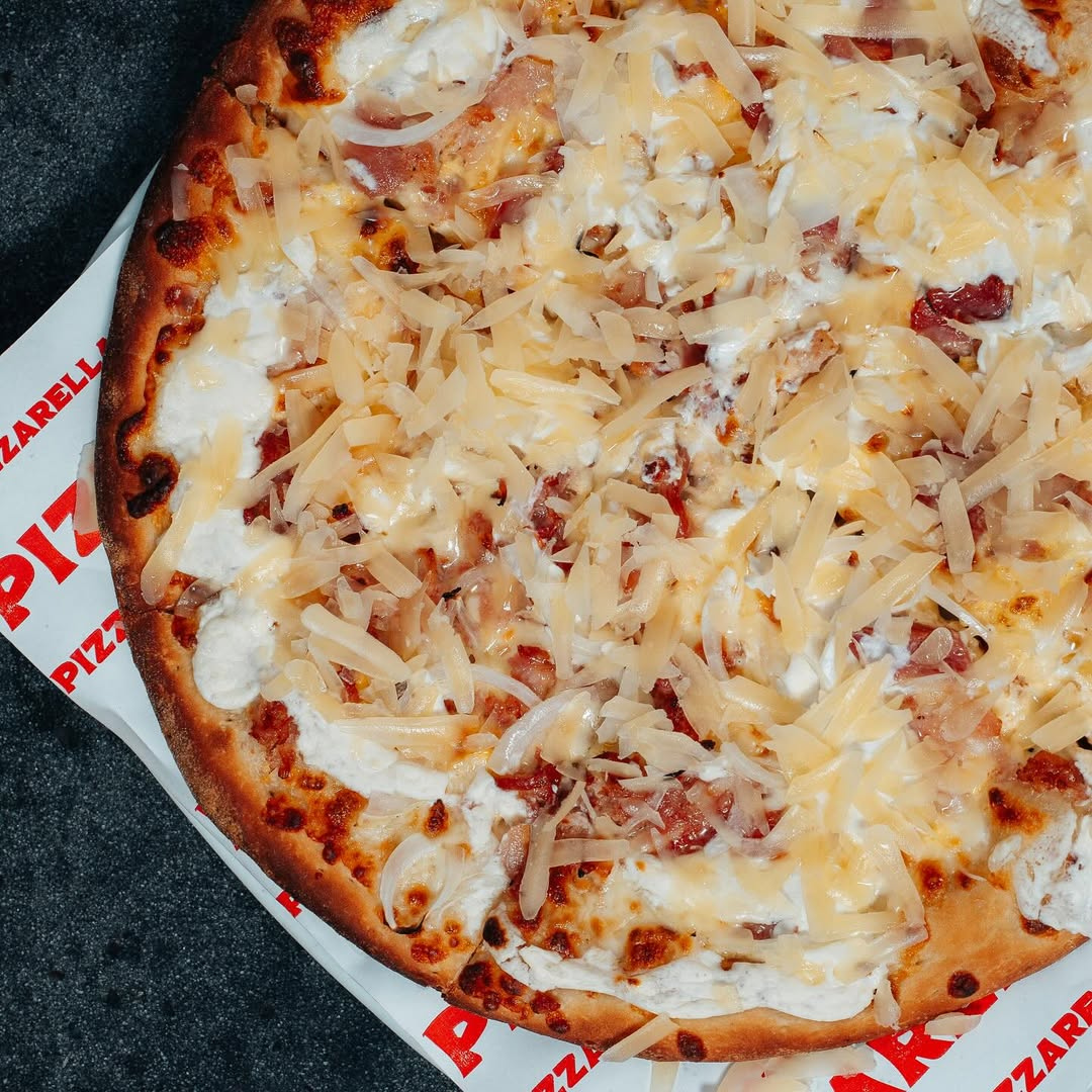 Paga $12 y disfruta $20 en el menú de comidas y bebidas en Pizzarella Clayton