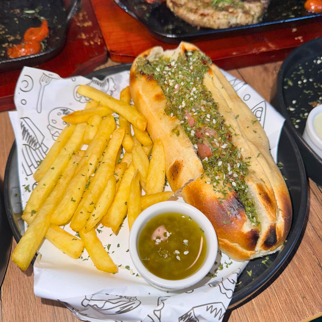 Paga $20 y Consume $40 en el Menú de Comida y Bebidas en De la Granja Steak House